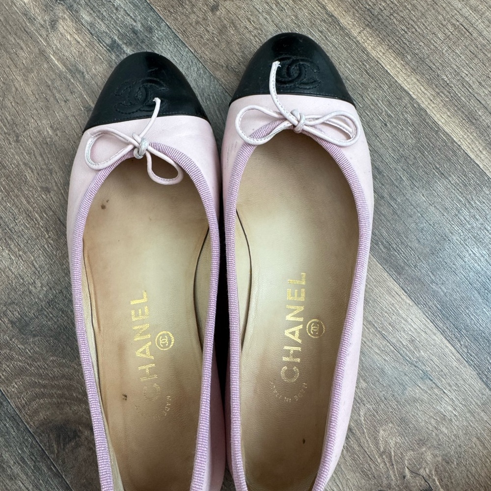 CHANEL Two-Tone Pink and Black Flats